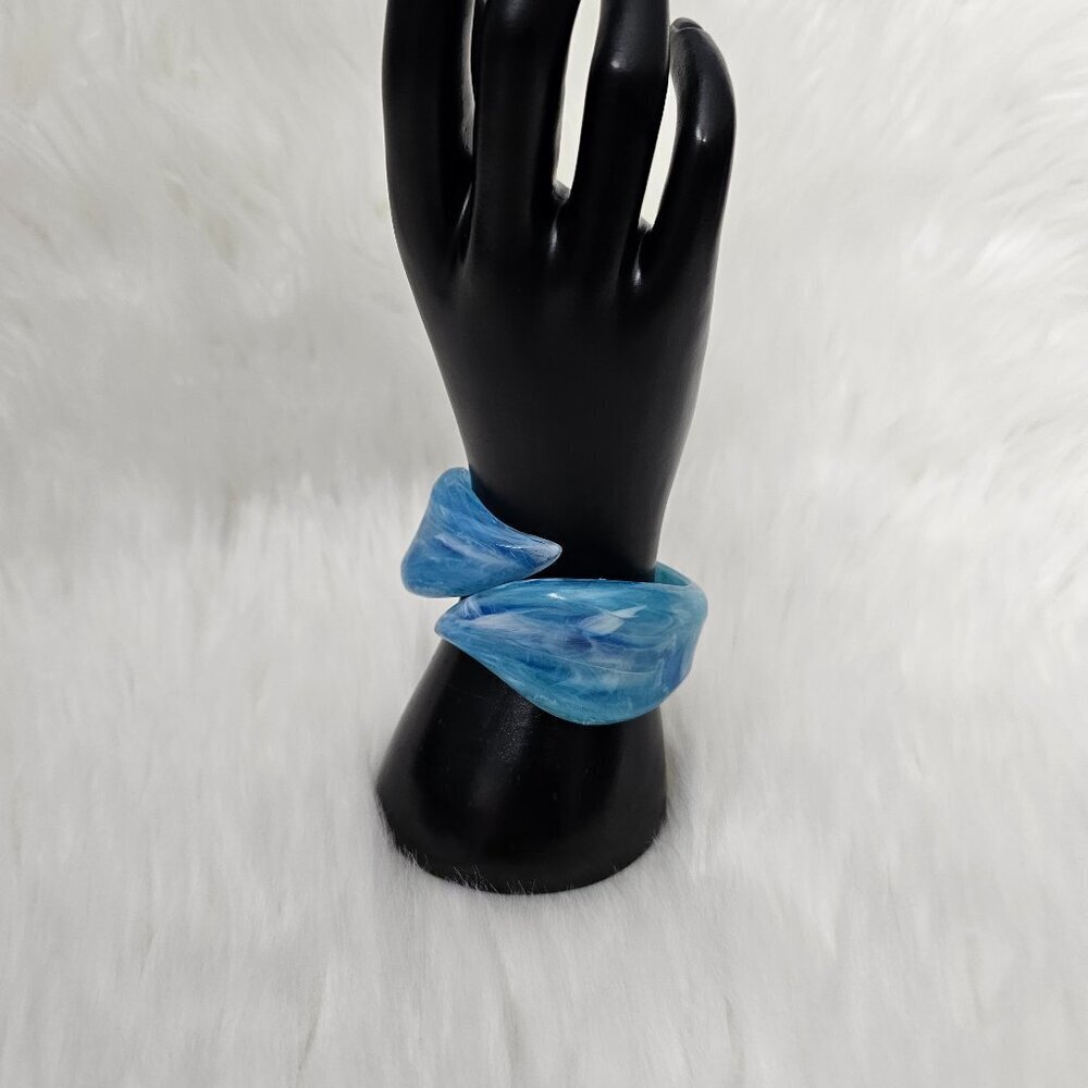 Vintage 70's Marbled Blue And White Lucite Hinged Statement Clamper Bracelet